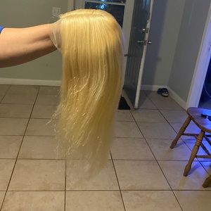This is a 613 frontal wig 18 inch come with head wrap  for lace fee eye lashes